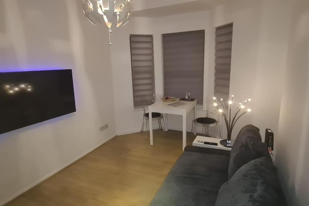 Apartment Luton Flat Free Parking